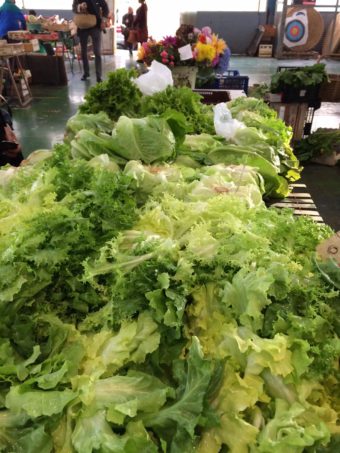 kids eating vegetables